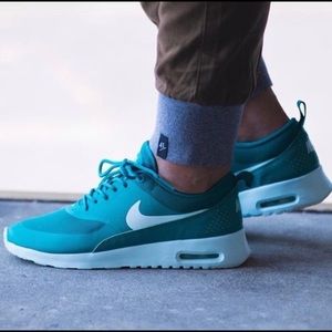 Nike Air Max Thea Sneakers 8.5 (Radiant Emerald)
